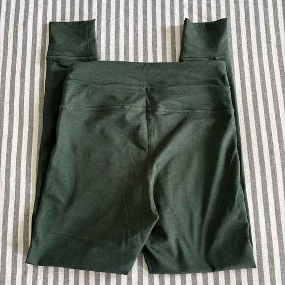 NWOT Old Navy Extra High-Waisted CloudComfy 7/8 Leggings Size Small - Picture 3 of 7